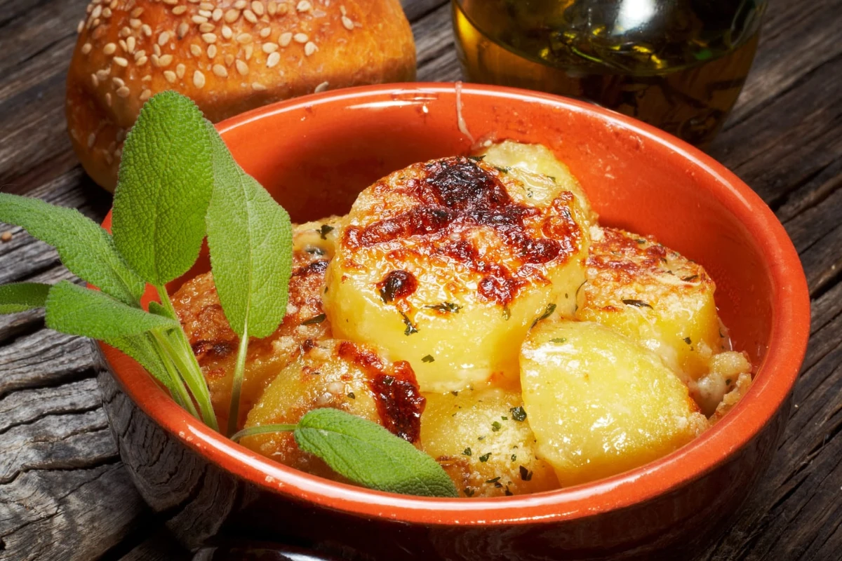 Patate al forno: l'ingrediente segreto per renderle croccanti fuori e soffici dentro