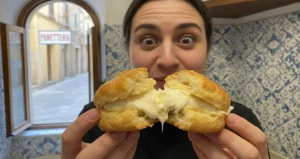 Biscotti con cuore di crema pasticcera la ricetta della mia nonna che ho copiato e che rovinerà il tuo concetto di dolce semplice