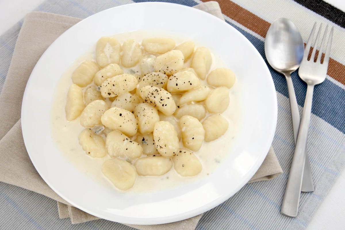 Pasta cacio e pepe: non mettere questo ingrediente o rovini tutta la ricetta (lo chef ti spiega perché)