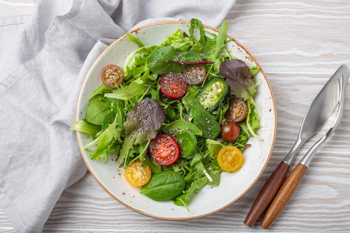 Ricetta Insalata con i semi di chia: ecco perché devi mangiarla più spesso (lo chef ti svela il segreto)